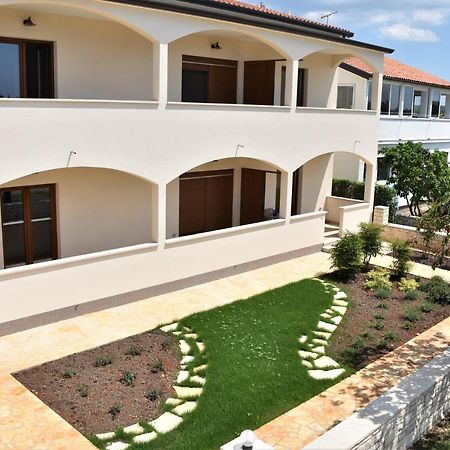 Apartmani Diana Новиград Екстериор снимка