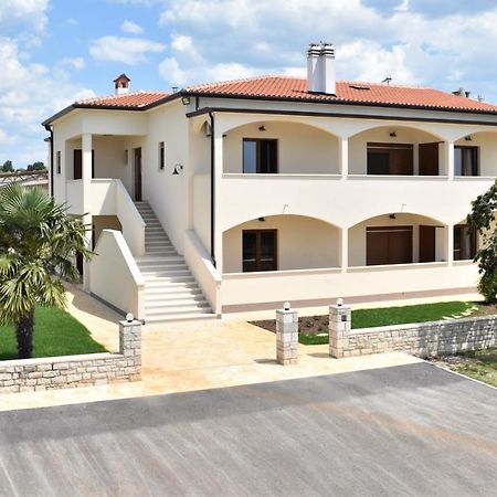 Apartmani Diana Новиград Екстериор снимка