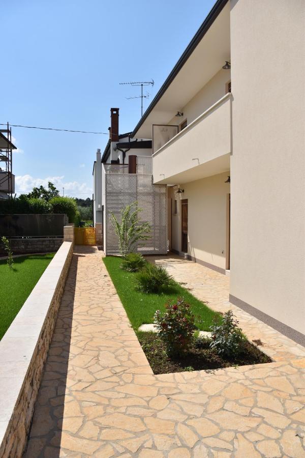 Apartmani Diana Новиград Екстериор снимка