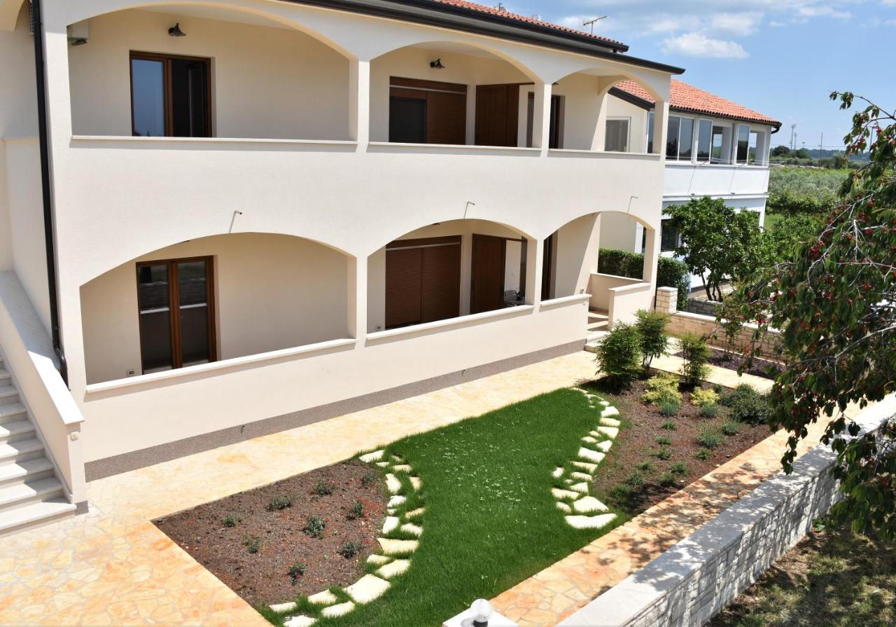 Apartmani Diana Новиград Екстериор снимка