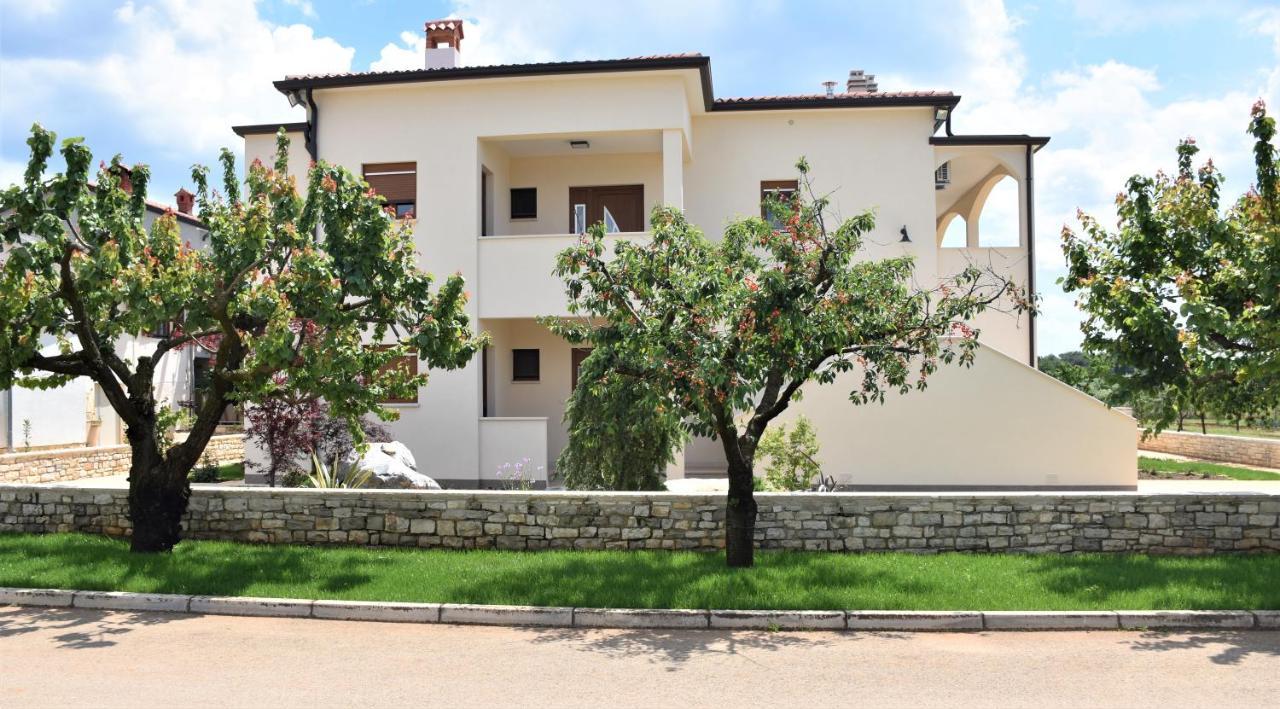 Apartmani Diana Новиград Екстериор снимка