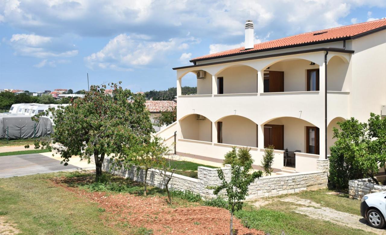 Apartmani Diana Новиград Екстериор снимка