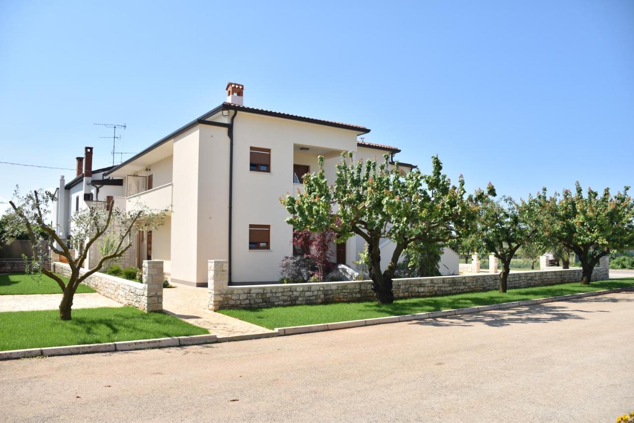 Apartmani Diana Новиград Екстериор снимка