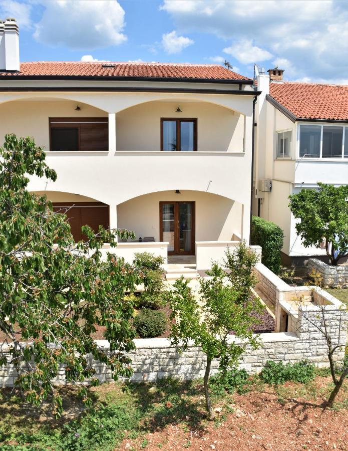 Apartmani Diana Новиград Екстериор снимка
