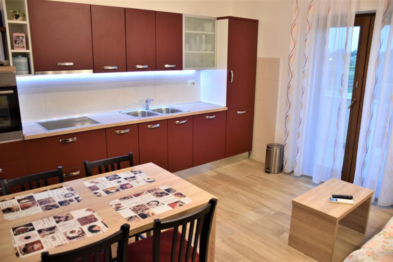 Apartmani Diana Новиград Екстериор снимка