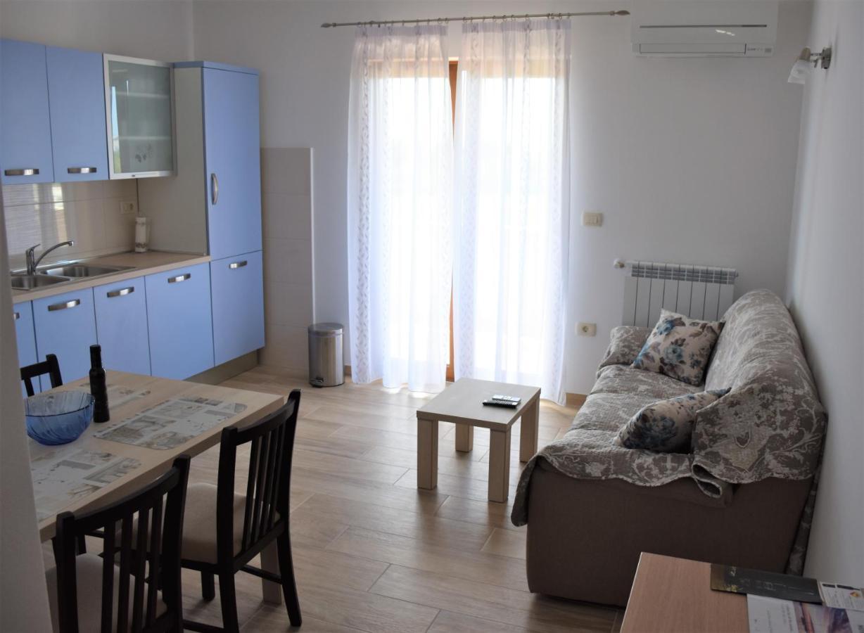 Apartmani Diana Новиград Екстериор снимка